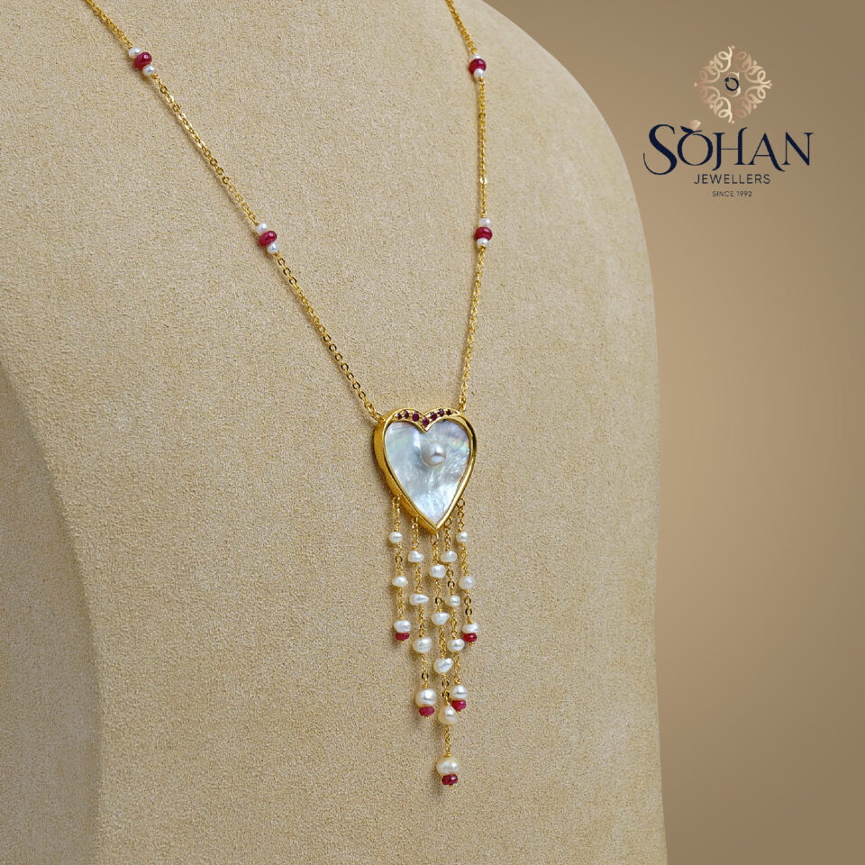 Bahraini Heartfelt Pearl Necklace - Side View