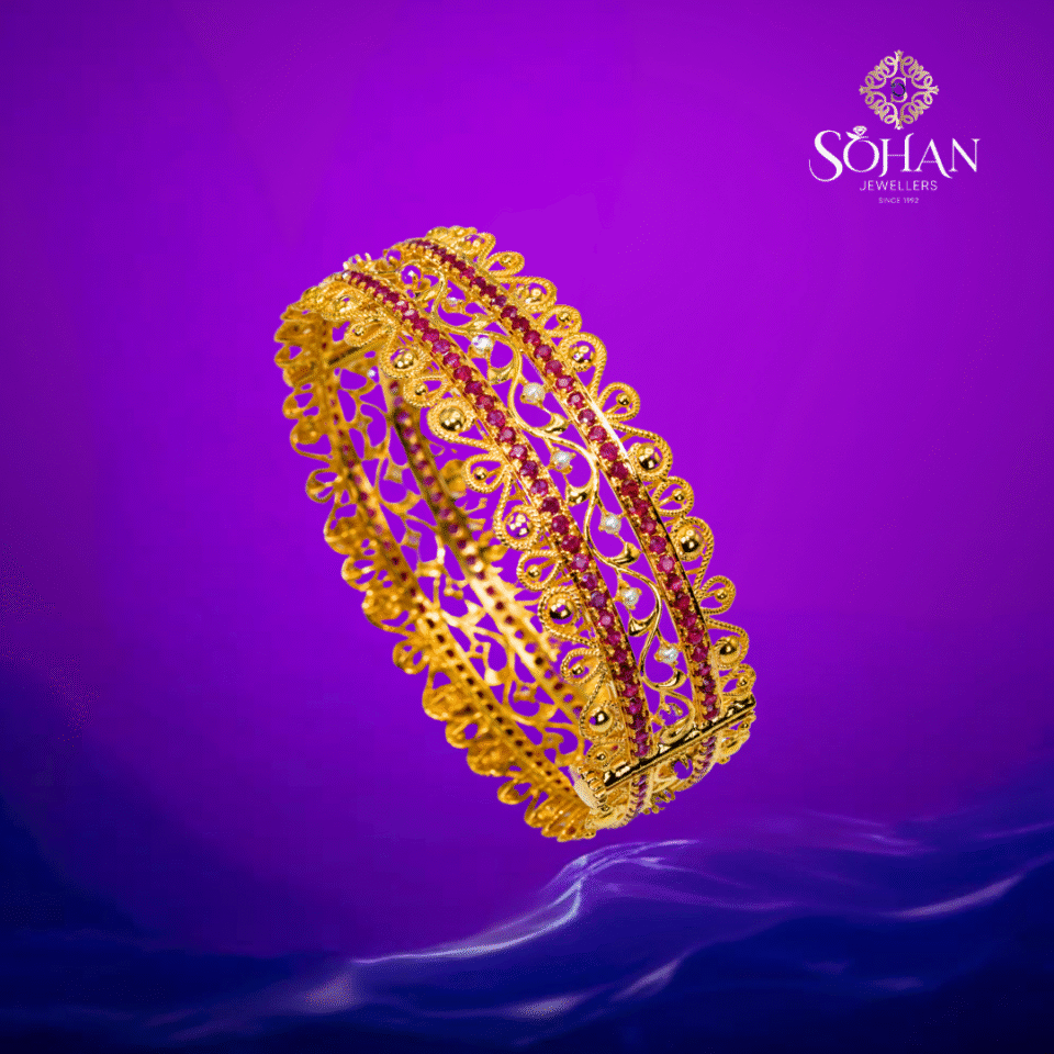 Bahraini Scarlet Treasure Bangle